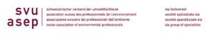 Logo der Schweizerischen Vereinigung der Umweltfachleute (SVU-ASEP) mit dem Namen der Organisation in mehreren Sprachen.