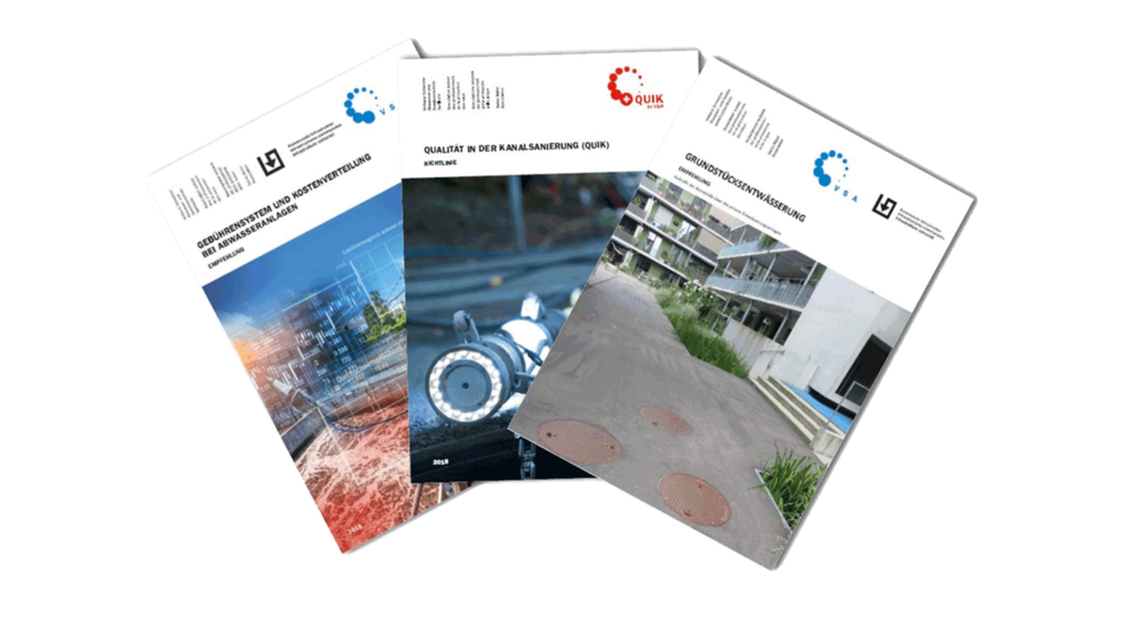 Drei technische Broschüren mit deutschen Titeln und jeweils unterschiedlichen Titelbildern: industrielle Infrastruktur, ein Metallrohr und eine Wohnbaustelle.