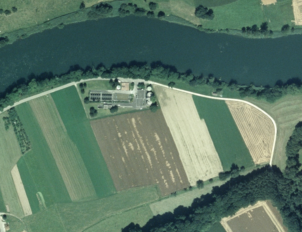 Luftbild mit der ehemaligen ARA Aarwangen (Stand 1998)